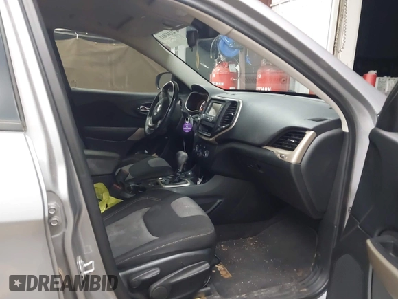 2018 Jeep Cherokee Latitude with VIN 1C4PJMCX3JD579569, listed as a IAAI auction lot 42347011 with 129,990 mi miles and . Bid and sale history available at DreamBid. Image 5.