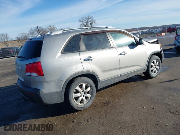 2012 Kia Sorento LX with VIN 5XYKTDA2XCG296490, listed as a IAAI auction lot 41660765 with 200,000 mi miles. Bid and sale history available at carsss.com. Image 4.