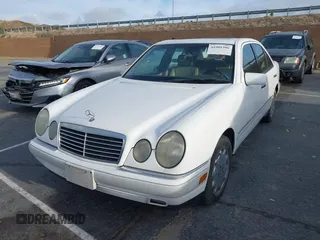 1997 Mercedes-Benz E-Class with VIN WDBJF55F8VJ031834, listed as a IAAI auction lot 41901306 with 1 mi miles. Bid and sale history available at carsss.com. Image 17.