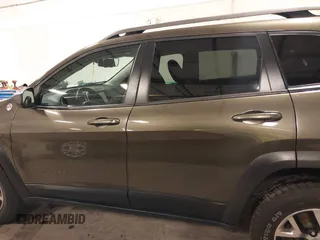 2015 Jeep Cherokee Trailhawk with VIN 1C4PJMBSXFW563144, listed as a IAAI auction lot 40667962 with 121,536 mi miles. Bid and sale history available at carsss.com. Image 15.