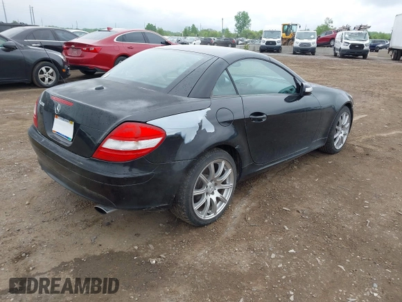 2007 Mercedes-Benz SLK 350 z VIN WDBWK56F67F136085, wystawiony jako IAAI lot #42380601 z przebiegiem 112 246 mil mil oraz . Historia ofert i sprzedaży dostępna na DreamBid. Obrazek 4.