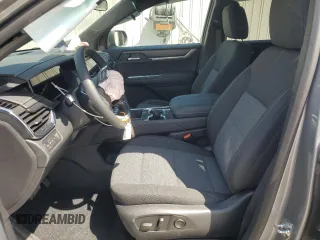 2025 GMC Acadia AWD Elevation z VIN 1GKENNRS6SJ209902, wystawiony jako Copart lot #52977065 z przebiegiem 1 540 mil mil oraz Czysty tytuł • Clean title. Historia ofert i sprzedaży dostępna na DreamBid. Obrazek 7.