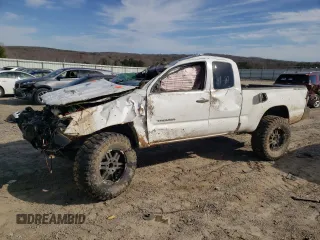 2011 Toyota Tacoma z VIN 5TFUX4ENXBX001840, wystawiony jako Copart lot #46973045 z przebiegiem 236 812 mil mil oraz Szkoda całkowita • Salvage title. Historia ofert i sprzedaży dostępna na DreamBid. Obrazek 1.