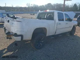 2011 GMC Sierra 2500HD Denali with VIN 1GT125C81BF225413, listed as a IAAI auction lot 41236185 with 1 mi miles. Bid and sale history available at carsss.com. Image 4.
