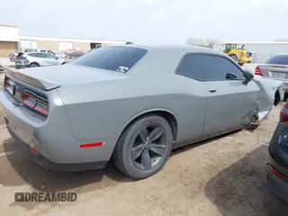 2018 Dodge Challenger SXT z VIN 2C3CDZAG9JH229506, wystawiony jako IAAI lot #41915902 z przebiegiem 145 486 mil mil oraz . Historia ofert i sprzedaży dostępna na DreamBid. Obrazek 14.