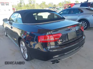 2012 Audi S5 Premium Plus z VIN WAUCGAFH9CN007433, wystawiony jako IAAI lot #41250787 z przebiegiem 107 140 mil mil oraz . Historia ofert i sprzedaży dostępna na DreamBid. Obrazek 3.