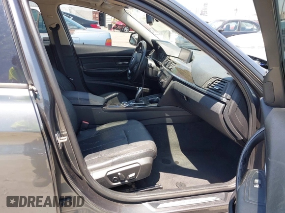 2013 BMW 3 Series 328i z VIN WBA3C1C59DF441157, wystawiony jako IAAI lot #42605980 z przebiegiem 151 701 mil mil oraz . Historia ofert i sprzedaży dostępna na DreamBid. Obrazek 5.