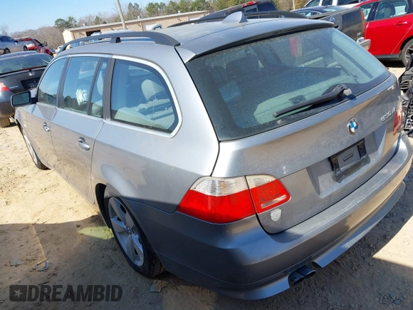 2006 BMW 5 Series 530xi with VIN WBANN73596CN03330, listed as a IAAI auction lot 41649814 with 209,815 mi miles and . Bid and sale history available at carsss.com. Image 3.