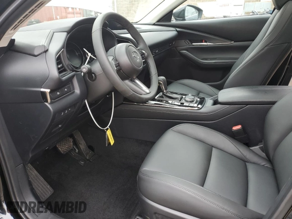 2025 Mazda CX-30 S Carbon Edition z VIN 3MVDMBCM9SM802108, wystawiony jako Copart lot #51937335 z przebiegiem 1 960 mil mil oraz Szkoda całkowita • Salvage title. Historia ofert i sprzedaży dostępna na DreamBid. Obrazek 7.