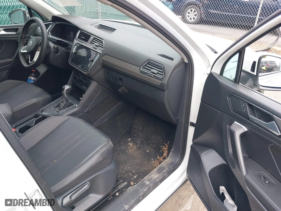 2022 Volkswagen Tiguan SE with VIN 3VV3B7AX0NM168531, listed as a IAAI auction lot 41879481 with 56,022 mi miles. Bid and sale history available at carsss.com. Image 5.