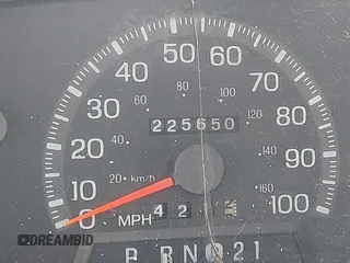 1998 Ford Expedition XLT with VIN 1FMRU176XWLA59524, listed as a IAAI auction lot 39809480 with 225,650 mi miles. Bid and sale history available at carsss.com. Image 14.