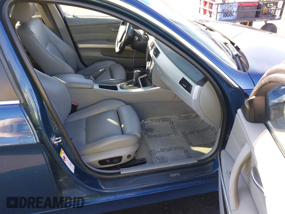 2006 BMW 3 Series 330xi with VIN WBAVD33546KV60455, listed as a IAAI auction lot 41525800 with 168,838 mi miles. Bid and sale history available at carsss.com. Image 5.