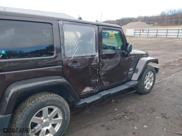 2013 Jeep Wrangler Unlimited Sahara with VIN 1C4BJWEG9DL686090, listed as a IAAI auction lot 41684264 with 126,000 mi miles. Bid and sale history available at carsss.com. Image 6.