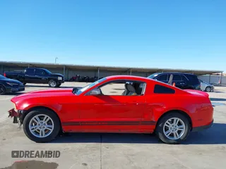 2011 Ford Mustang V6 z VIN 1ZVBP8AM2B5115755, wystawiony jako IAAI lot #41683472 z przebiegiem 183 219 mil mil oraz . Historia ofert i sprzedaży dostępna na DreamBid. Obrazek 15.