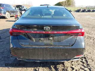 2019 Toyota Avalon XLE with VIN 4T1BZ1FB6KU013940, listed as a IAAI auction lot 42045140 with 67,368 mi miles. Bid and sale history available at carsss.com. Image 17.