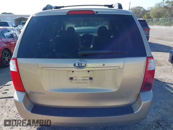 2008 Kia Sedona LX with VIN KNDMB233086261988, listed as a IAAI auction lot 41612389 with 170,947 mi miles. Bid and sale history available at carsss.com. Image 16.