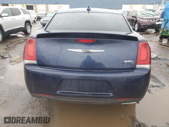 2015 Chrysler 300 S z VIN 2C3CCABT1FH842808, wystawiony jako Copart lot #43332535 z przebiegiem 132 167 mil mil oraz Czysty tytuł • Clean title. Historia ofert i sprzedaży dostępna na DreamBid. Obrazek 6.