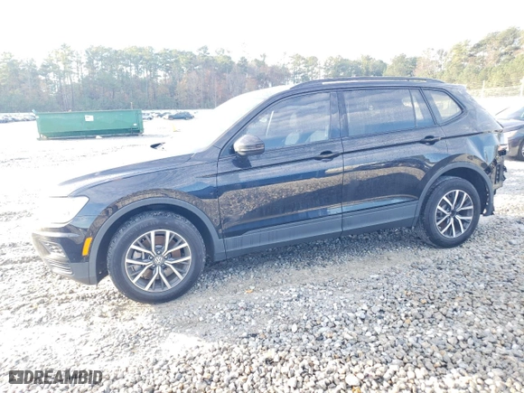 2021 Volkswagen Tiguan S with VIN 3VV1B7AX5MM044258, listed as a Copart auction lot 83335654 with 26,038 mi miles and Salvage Title. Bid and sale history available at carsss.com. Image 1.