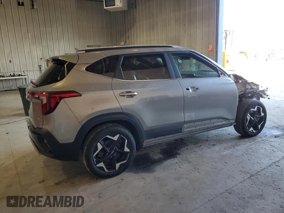2024 Kia Seltos EX z VIN KNDERCAA4R7661040, wystawiony jako Copart lot #49389835 z przebiegiem 8 373 mil mil oraz Szkoda całkowita • Salvage title. Historia ofert i sprzedaży dostępna na DreamBid. Obrazek 3.