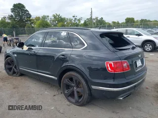 2018 Bentley Bentayga Signature z VIN SJAAC2ZV8JC017393, wystawiony jako IAAI lot #40349518 z przebiegiem 71 203 mil mil oraz . Historia ofert i sprzedaży dostępna na DreamBid. Obrazek 3.