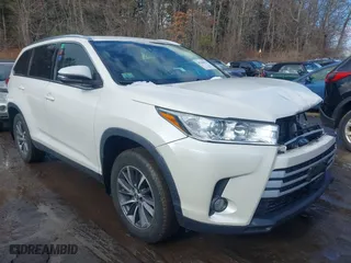2019 Toyota Highlander SE with VIN 5TDJZRFH4KS597505, listed as a IAAI auction lot 41504122 with 59,347 mi miles. Bid and sale history available at carsss.com. Image 1.