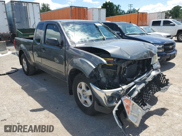 2005 Nissan Frontier LE z VIN 1N6AD06W45C406094, wystawiony jako Copart lot #54011914 z przebiegiem 165 293 mil mil oraz Szkoda całkowita • Salvage title. Historia ofert i sprzedaży dostępna na DreamBid. Obrazek 4.