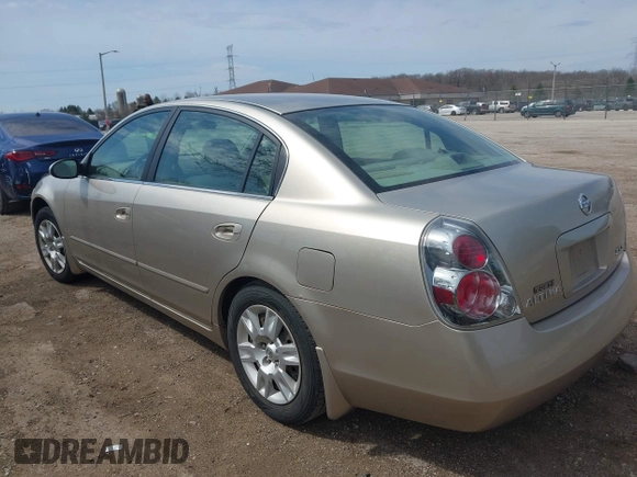 2005 Nissan Altima 2.5 S with VIN 1N4AL11D65C172094, listed as a IAAI auction lot 42115492 with 156,703 mi miles. Bid and sale history available at carsss.com. Image 3.