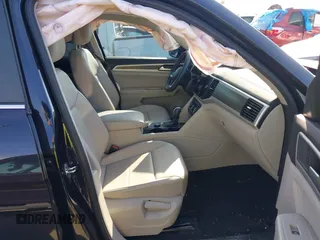 2022 Volkswagen Atlas SE with VIN 1V2KR2CA6NC532226, listed as a IAAI auction lot 42244894 with 33,767 mi miles and . Bid and sale history available at DreamBid. Image 5.