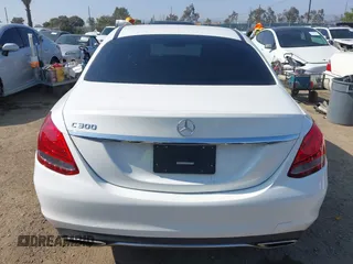 2017 Mercedes-Benz C 300 с VIN 55SWF4JB6HU188700, выставлен на аукционе IAAI как лот 42390502 с пробегом 105 653 миль миль и . История ставок и продаж доступна на DreamBid. Изображение 17.