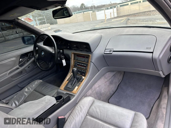 1997 BMW 8 Series z VIN WBAEF8325VCC31790, wystawiony jako Copart lot #85198614 z przebiegiem 115 638 mil mil oraz Czysty tytuł • Clean title. Historia ofert i sprzedaży dostępna na DreamBid. Obrazek 8.