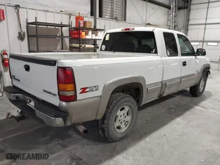 2002 Chevrolet Silverado 1500 LT with VIN 2GCEK19T021290878, listed as a IAAI auction lot 41715052 with 299,629 mi miles. Bid and sale history available at carsss.com. Image 4.