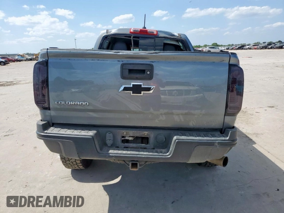 2018 Chevrolet Colorado 4WD ZR2 z VIN 1GCPTEE11J1243686, wystawiony jako Copart lot #58235125 z przebiegiem 144 760 mil mil oraz Szkoda całkowita • Salvage title. Historia ofert i sprzedaży dostępna na DreamBid. Obrazek 6.