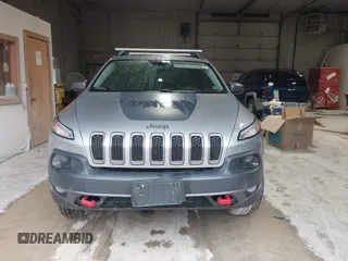 2014 Jeep Cherokee Trailhawk z VIN 1C4PJMBS4EW254963, wystawiony jako IAAI lot #42065845 z przebiegiem 187 356 mil mil oraz . Historia ofert i sprzedaży dostępna na DreamBid. Obrazek 12.
