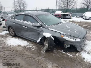 2019 Hyundai Sonata Sport with VIN 5NPE34AF5KH806249, listed as a IAAI auction lot 41567922 with 27,649 mi miles. Bid and sale history available at carsss.com. Image 1.