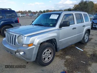 2009 Jeep Patriot Sport z VIN 1J8FT28BX9D122964, wystawiony jako IAAI lot #40745230 z przebiegiem 117 539 mil mil oraz . Historia ofert i sprzedaży dostępna na DreamBid. Obrazek 2.