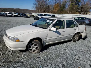 1998 Volvo S70 with VIN YV1LS5538W1465730, listed as a Copart auction lot 84165414 with 182,073 mi miles and Salvage Title. Bid and sale history available at carsss.com. Image 1.