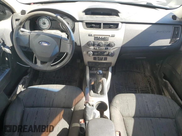 2009 Ford Focus SE z VIN 1FAHP35N29W126266, wystawiony jako Copart lot #56886465 z przebiegiem 420 672 mil mil oraz Czysty tytuł • Clean title. Historia ofert i sprzedaży dostępna na DreamBid. Obrazek 8.