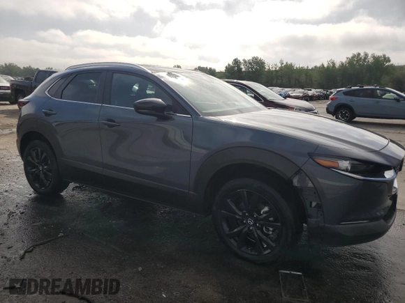 2022 Mazda CX-30 S Carbon Edition z VIN 3MVDMBCLXNM450913, wystawiony jako Copart lot #58537815 z przebiegiem 22 756 mil mil oraz Szkoda całkowita • Salvage title. Historia ofert i sprzedaży dostępna na DreamBid. Obrazek 4.