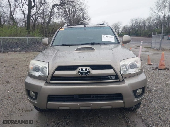 2006 Toyota 4Runner Limited with VIN JTEBT17R568030272, listed as a IAAI auction lot 41958596 with 220,847 mi miles. Bid and sale history available at carsss.com. Image 12.