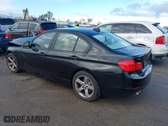 2015 BMW 3 Series 328i z VIN WBA3A5G54FNS90096, wystawiony jako IAAI lot #41778545 z przebiegiem 99 511 mil mil oraz . Historia ofert i sprzedaży dostępna na DreamBid. Obrazek 3.