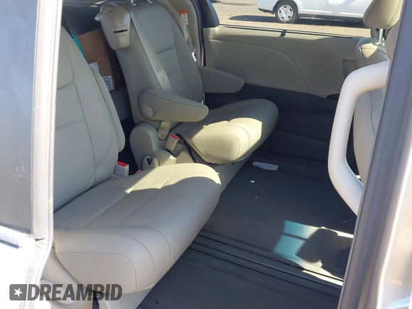 2017 Toyota Sienna XLE Auto Access Seat with VIN 5TDYZ3DC4HS862189, listed as a IAAI auction lot 41989366 with 58,879 mi miles. Bid and sale history available at carsss.com. Image 8.