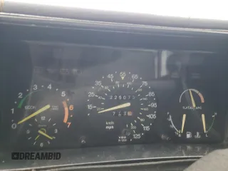 1988 Saab 900 z VIN YS3AT75L0J7015445, wystawiony jako Copart lot #77775074 z przebiegiem 225 073 mil mil oraz Szkoda całkowita • Salvage title. Historia ofert i sprzedaży dostępna na DreamBid. Obrazek 9.