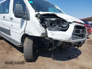 2018 Ford Transit z VIN 1FTYR1ZM2JKA64616, wystawiony jako IAAI lot #42416596 z przebiegiem Nie podano mil oraz . Historia ofert i sprzedaży dostępna na DreamBid. Obrazek 6.