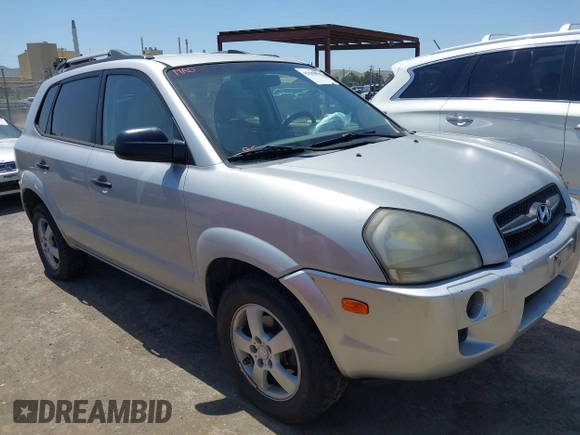 2008 Hyundai Tucson GLS with VIN KM8JM12B98U919525, listed as a IAAI auction lot 42180675 with 0 mi miles. Bid and sale history available at carsss.com. Image 1.