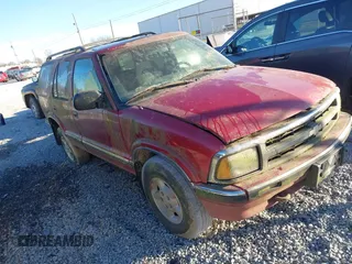 1997 Chevrolet Blazer LS z VIN 1GNDT13W3V2232285, wystawiony jako IAAI lot #41710231 z przebiegiem 1 930 079 mil mil oraz . Historia ofert i sprzedaży dostępna na DreamBid. Obrazek 1.