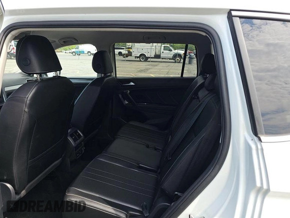 2024 Volkswagen Tiguan SE with VIN 3VV3B7AX5RM086820, listed as a IAAI auction lot 42751180 with 30,839 mi miles and . Bid and sale history available at DreamBid. Image 15.