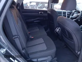 2022 Kia Sorento LX z VIN 5XYRGDLC6NG100959, wystawiony jako Copart lot #88527785 z przebiegiem 68 110 mil mil oraz Szkoda całkowita • Salvage title. Historia ofert i sprzedaży dostępna na DreamBid. Obrazek 10.