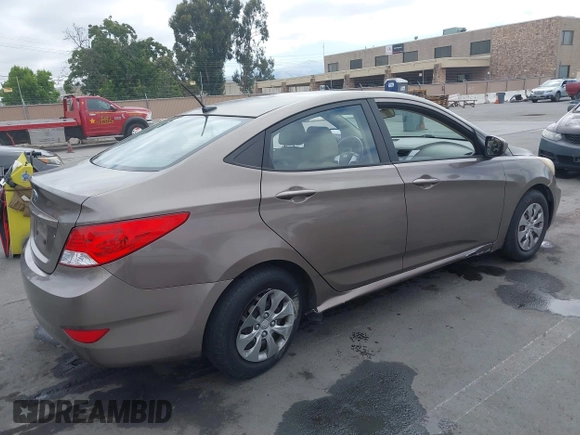 2014 Hyundai Accent GLS z VIN KMHCT4AE4EU758926, wystawiony jako IAAI lot #42451816 z przebiegiem 80 387 mil mil oraz . Historia ofert i sprzedaży dostępna na DreamBid. Obrazek 4.