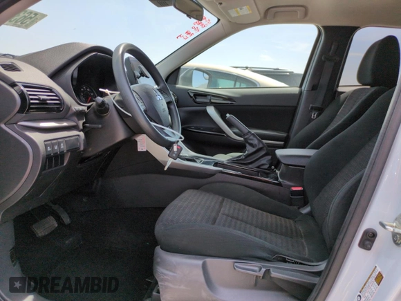 2023 Mitsubishi Eclipse Cross LE z VIN JA4ATVAA1PZ028115, wystawiony jako Copart lot #56330525 z przebiegiem 32 549 mil mil oraz Szkoda całkowita • Salvage title. Historia ofert i sprzedaży dostępna na DreamBid. Obrazek 7.
