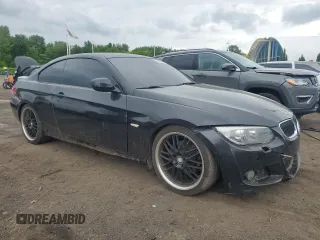 2011 BMW 3 Series 328i z VIN WBAKE3C54BE558827, wystawiony jako Copart lot #58634875 z przebiegiem 126 918 mil mil oraz Czysty tytuł • Clean title. Historia ofert i sprzedaży dostępna na DreamBid. Obrazek 4.
